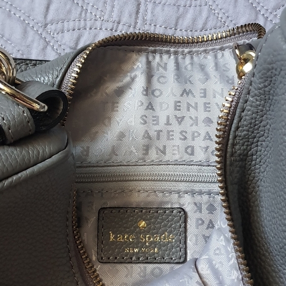 Kate Spade Leather Bag Light Gray Shoulder Crosbody Strap aprox 13x11x4.5 EUC - Picture 5 of 16